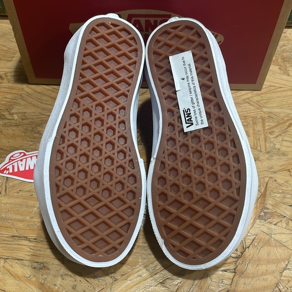 Brand new in box Glitter Old Skool Vans in size 10.5 - Picture 2 of 5